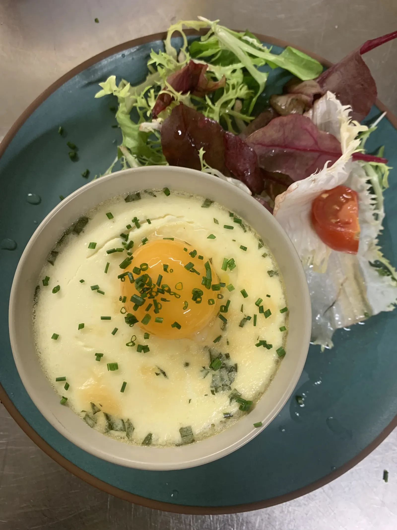 Œuf cocotte maison et salade du moment